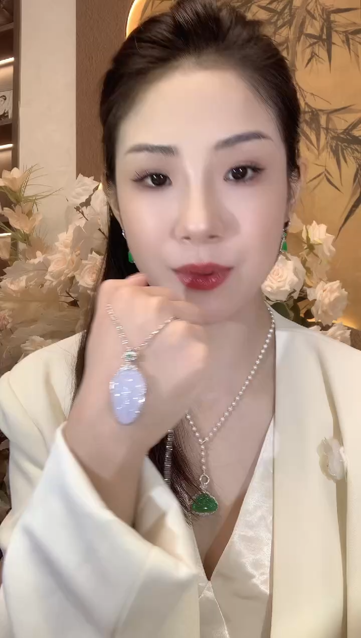 翡翠18K金镶嵌吊坠(不含链)A17翡翠紫色有一定色差