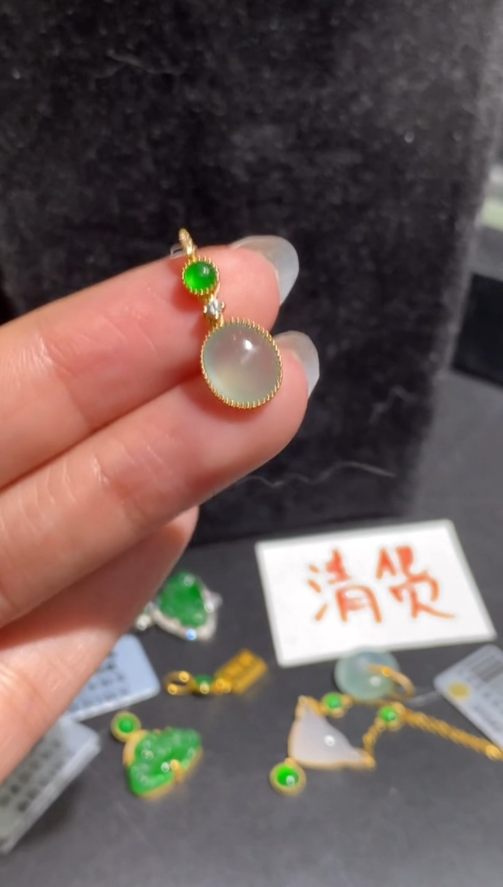 【闪购商品】翡翠颈饰18K金镶嵌吊坠