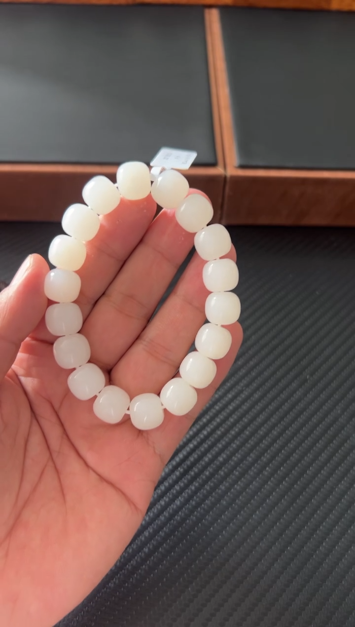 未镶嵌手串和田玉天泰微色差卡12