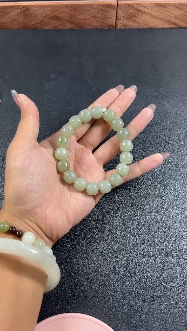 手串未镶嵌和田玉且末微色差近矿卡10 手串