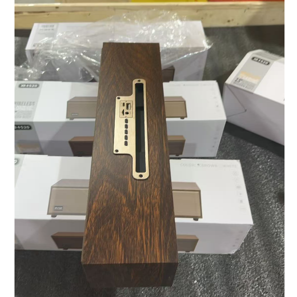 【达人补贴】木质复古蓝牙音响 随机颜色