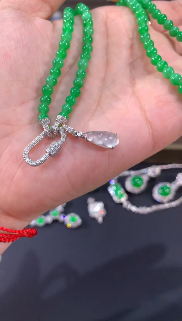 【闪购商品】翡翠吊坠(不含链)18K金镶嵌A776|999