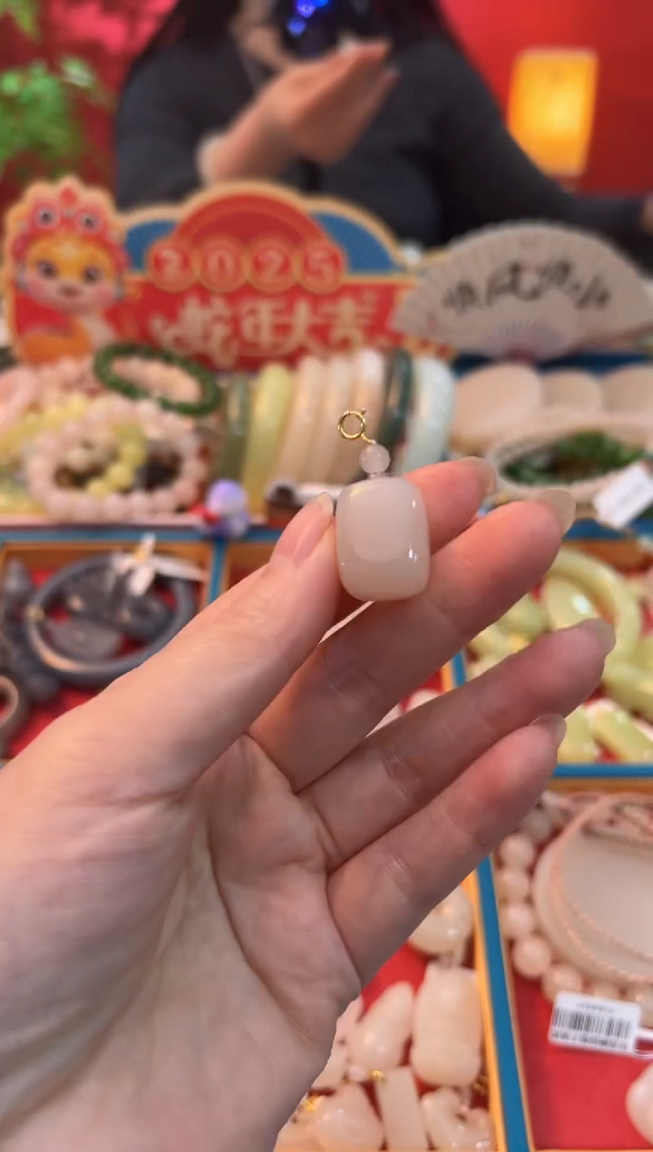 【闪购商品】和田玉吊坠未镶嵌藕粉胖墩无事牌