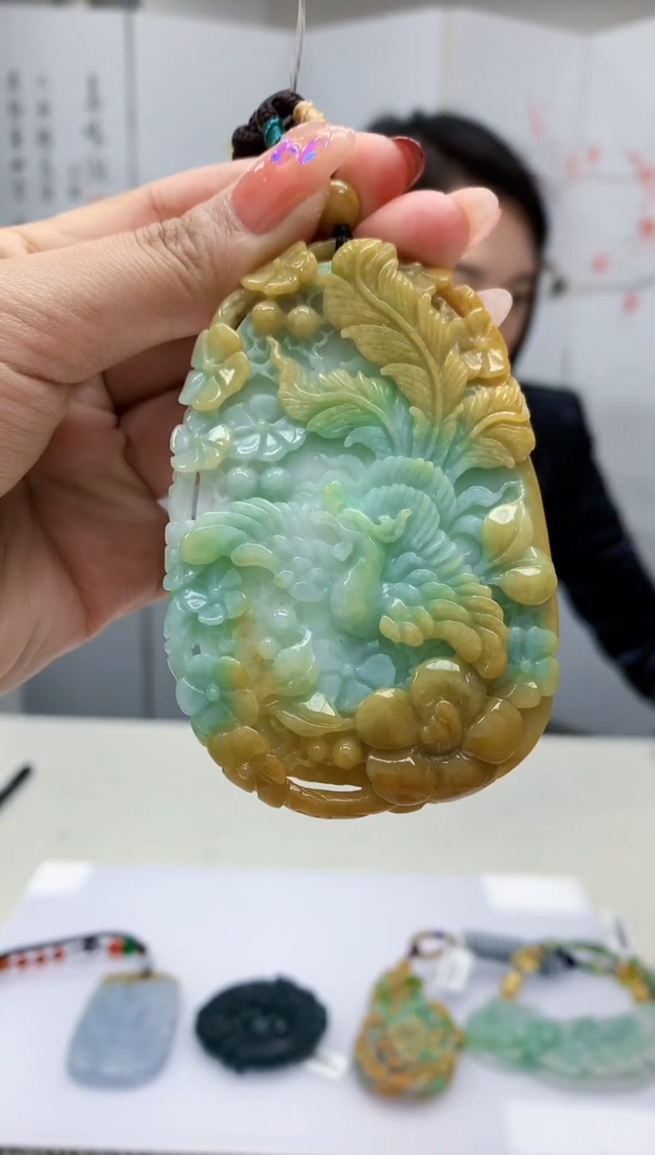 【闪购商品】定制翡翠未镶嵌3123MM-毛货挂件75