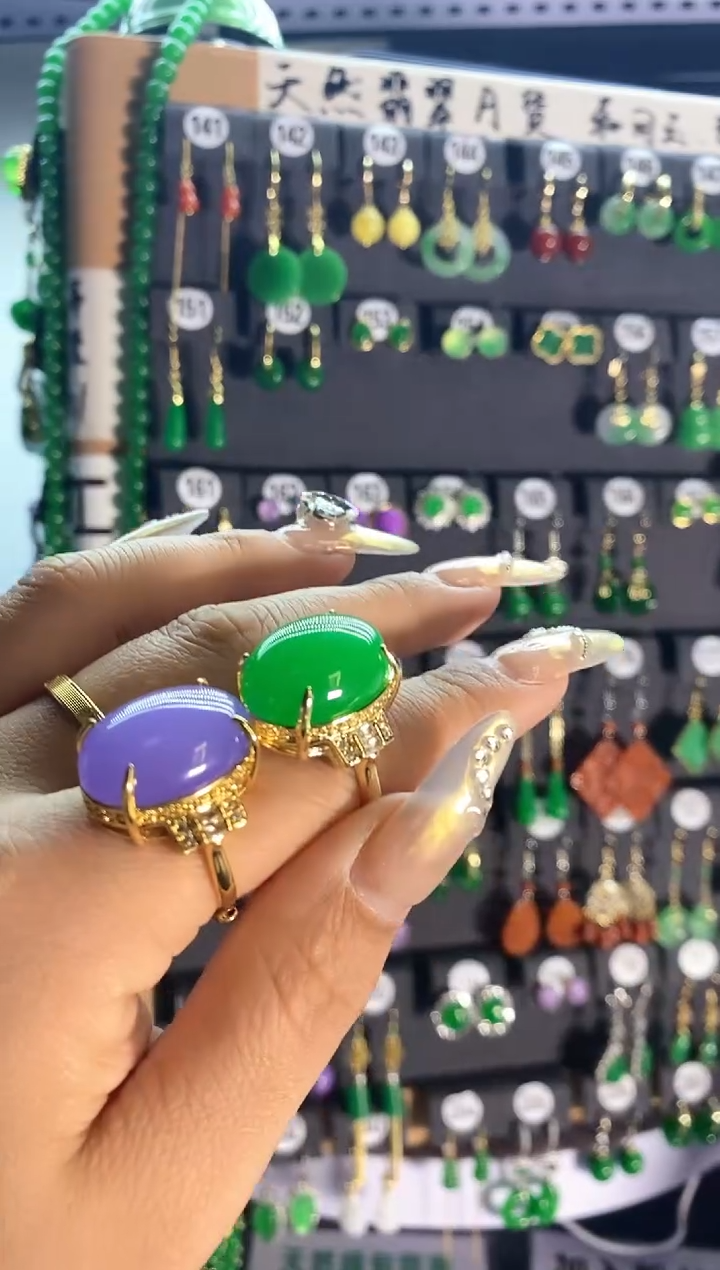 【闪购商品】翡翠耳饰银S925镶嵌绿蛋面..