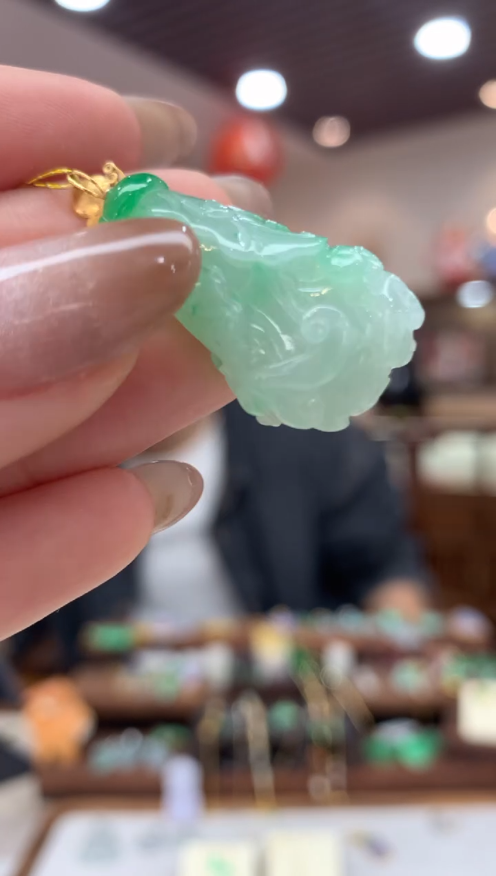 【闪购商品】翡翠吊坠(不含链)18K金镶嵌白菜