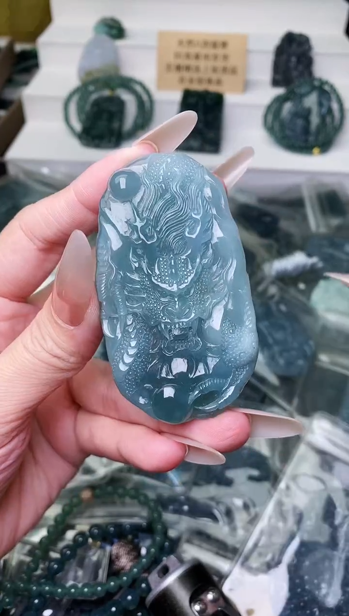 颈饰未镶嵌翡翠 