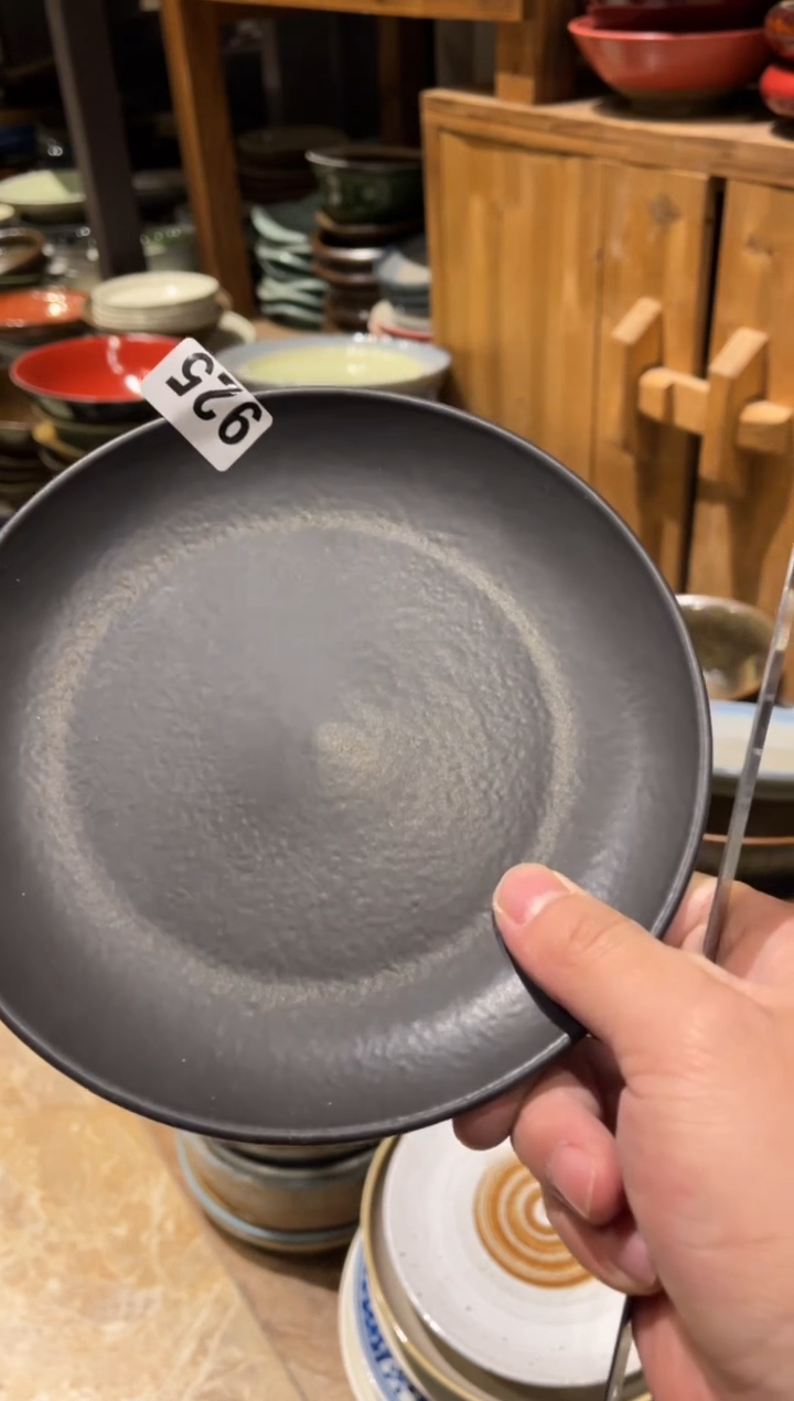 【闪购商品】瓷片925 黑色的菜盘1个