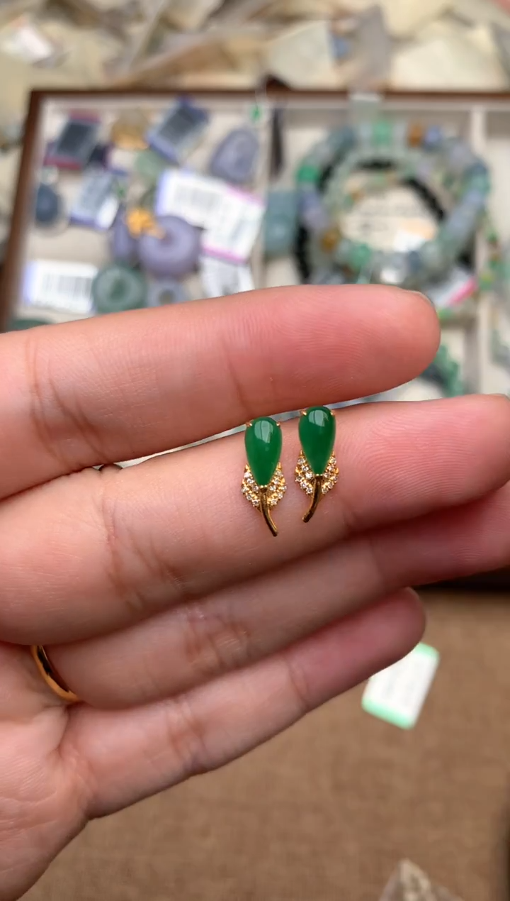 18K金镶嵌挂件翡翠一