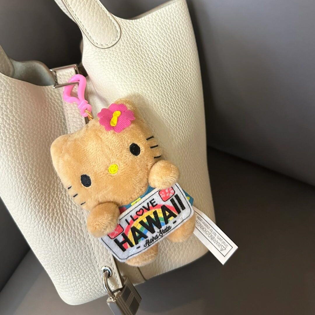 【夏威夷限定】Hello Kitty 举牌Kitty 毛绒钥匙扣