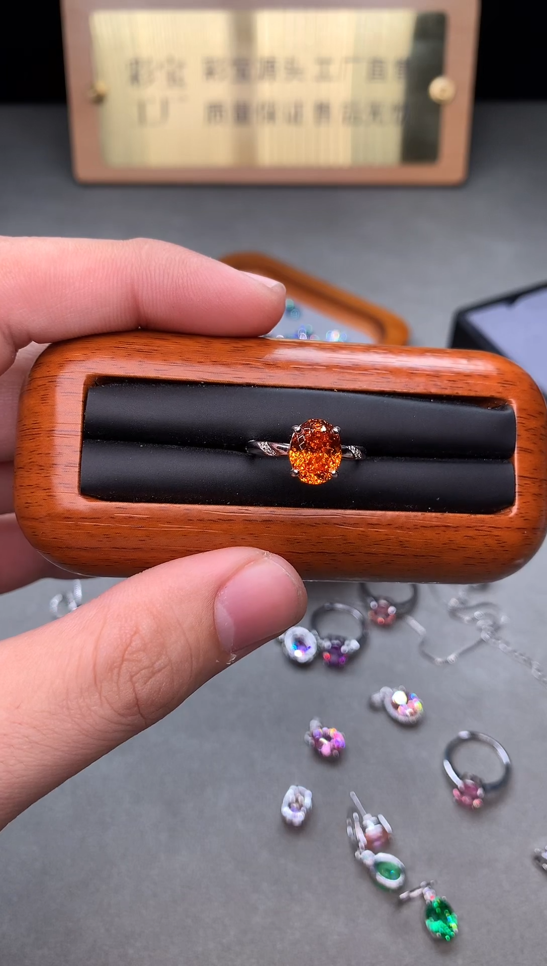 银S925镶嵌戒指石榴石（芬达石）5555