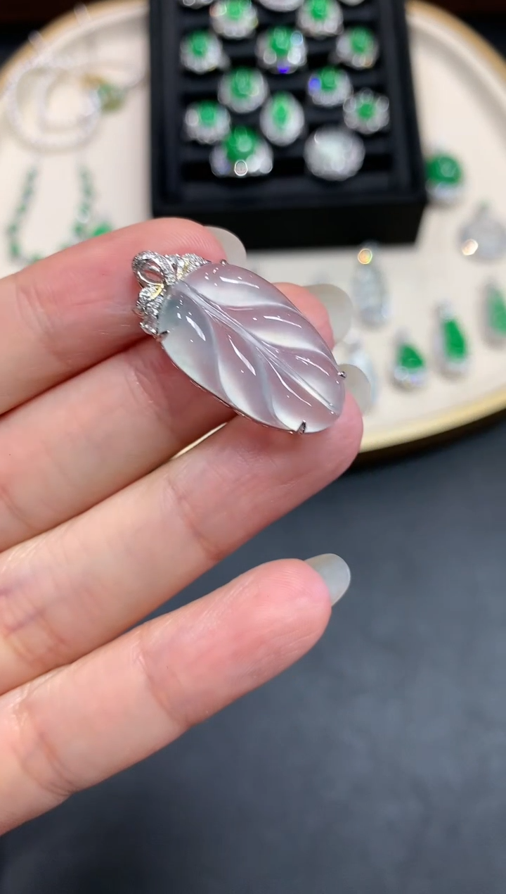 【闪购商品】翡翠吊坠(不含链)18K金镶嵌A67|5800