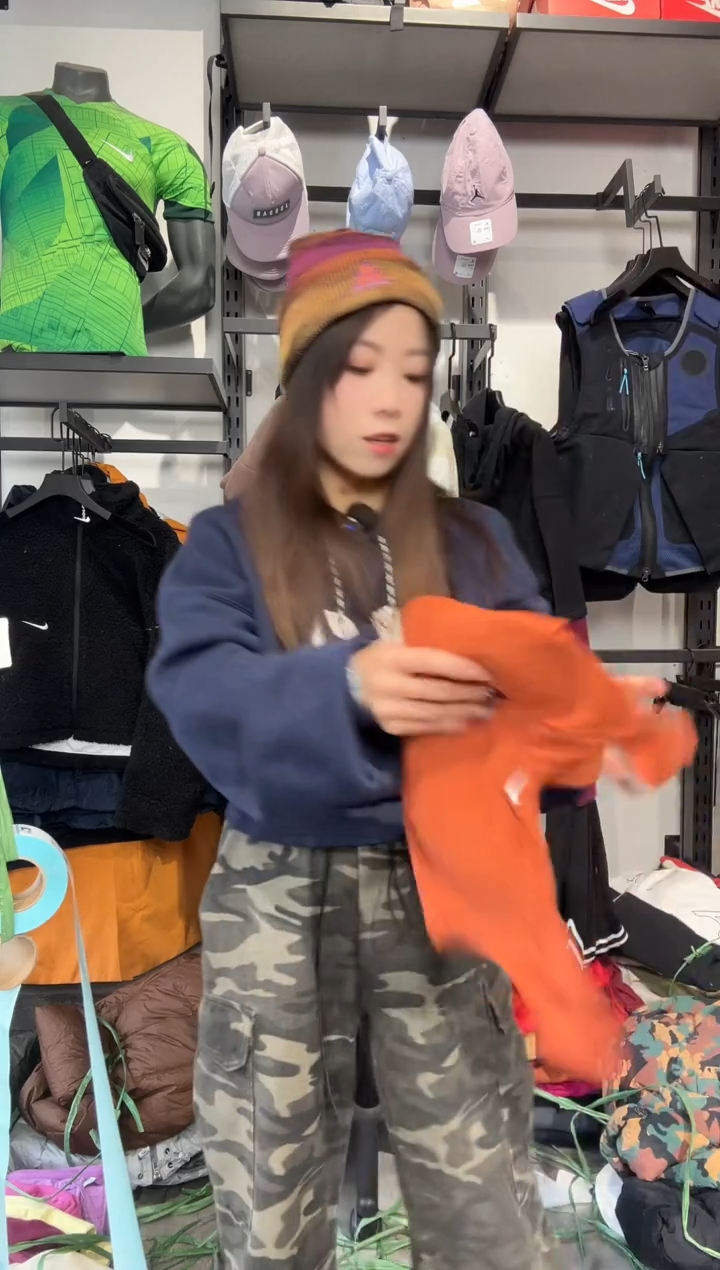 1137  编码 瑕疵款直播间过款为准 尺码   身高  M