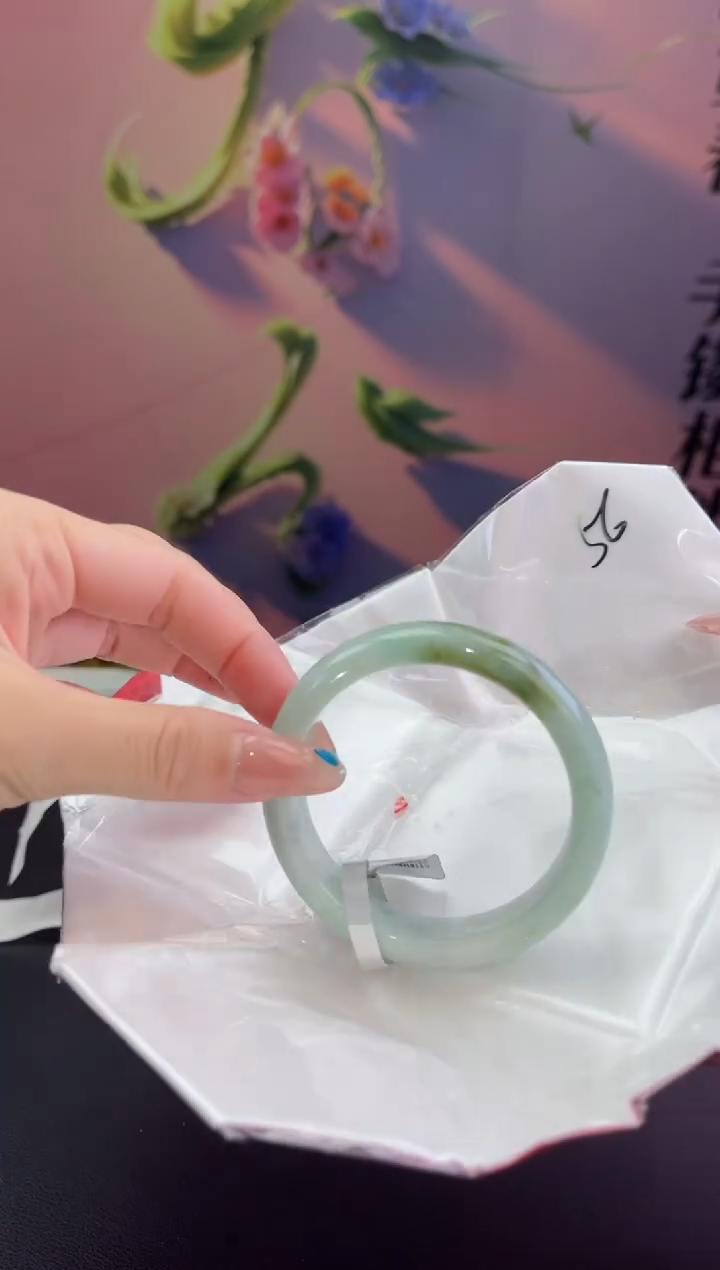 翡翠未镶嵌手镯翡翠手镯(微瑕）