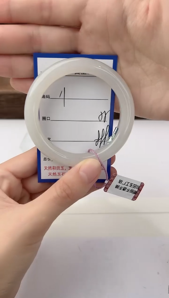 未镶嵌手镯和田玉11颜色微差无瑕疵