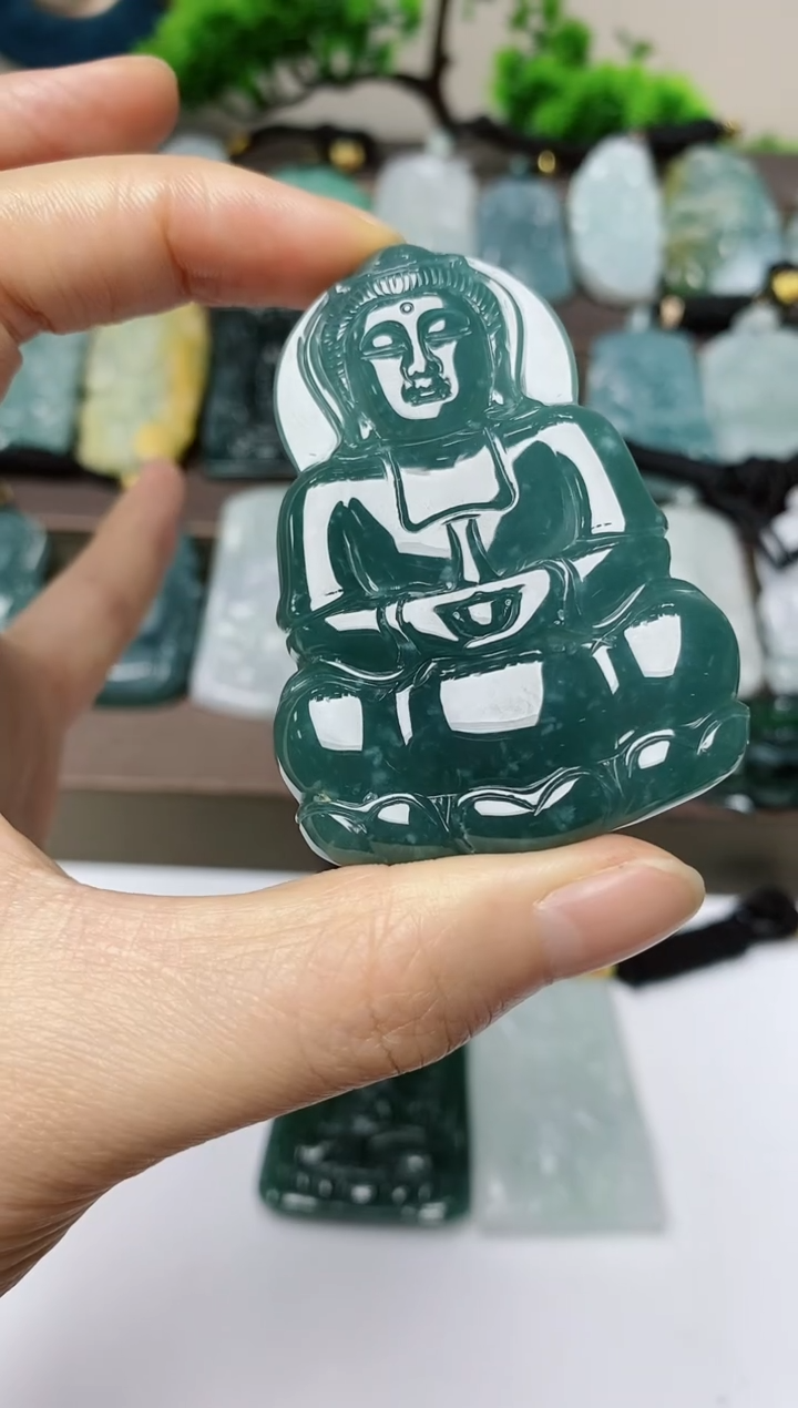 翡翠未镶嵌颈饰        