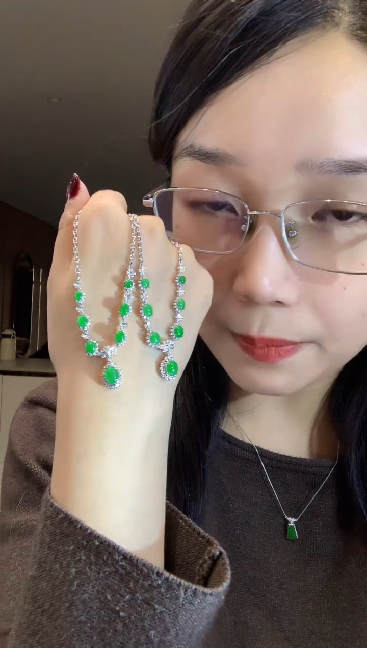 项链18K金镶嵌翡翠多样性发其一