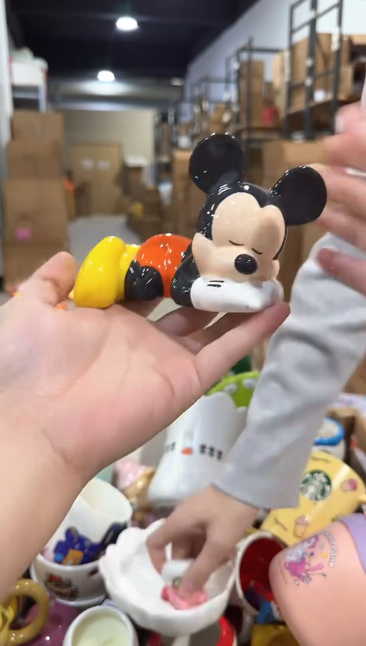 瓷片米奇趴着钱罐