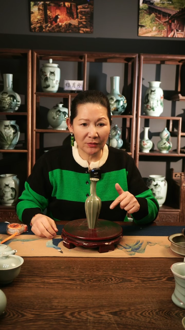 【闪购商品】豆青釉 瓜棱 小花器