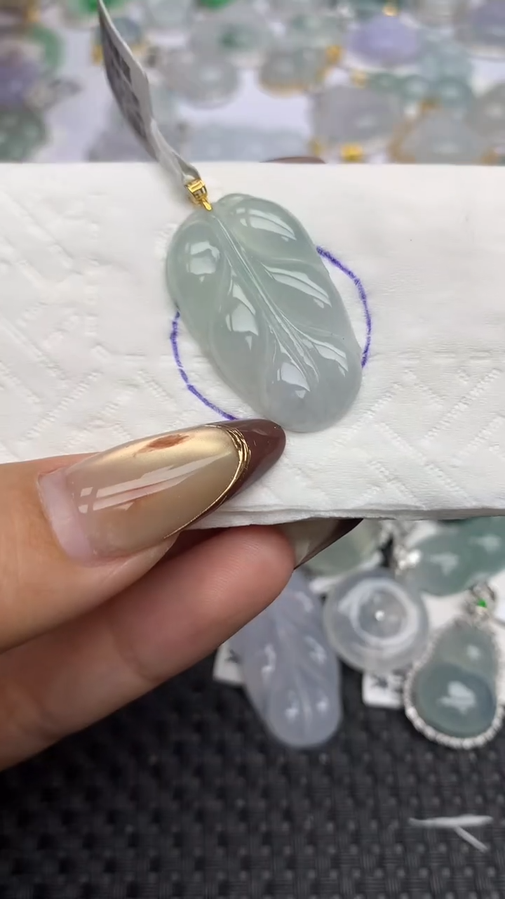 颈饰18K金镶嵌翡翠   天然翡翠A货  百元以上9米证书费自理