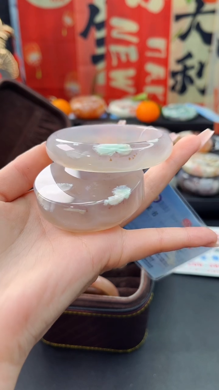 【闪购商品】石英质玉手镯未镶嵌赠送镯心（圈口）57