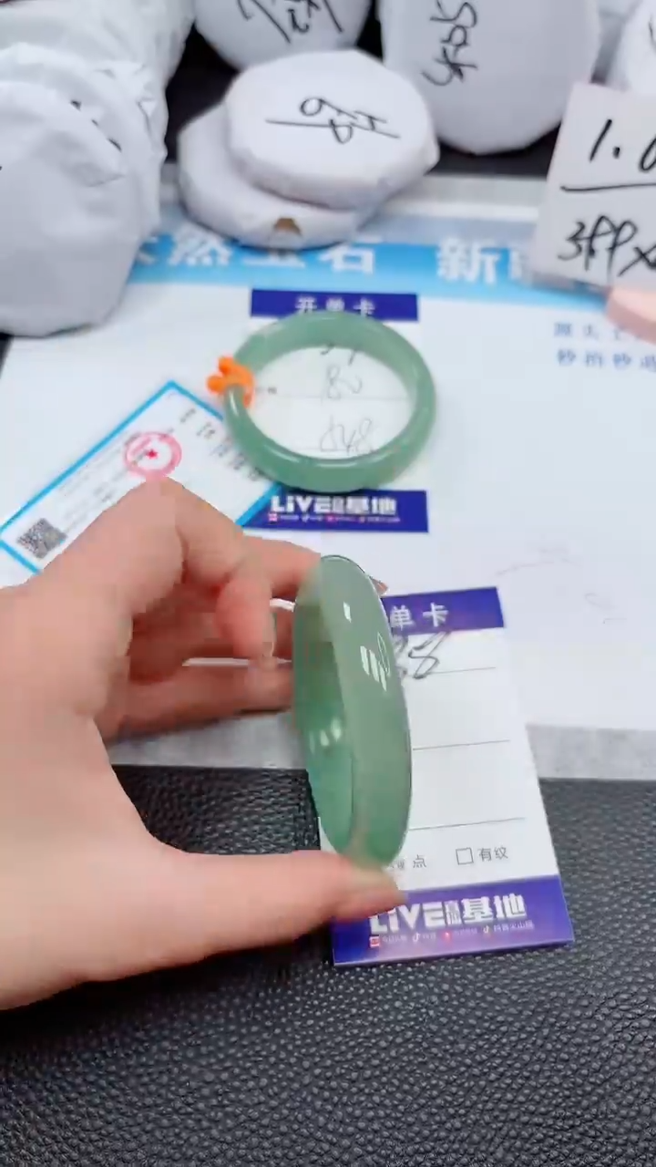 【闪购商品】石英质玉手镯未镶嵌238