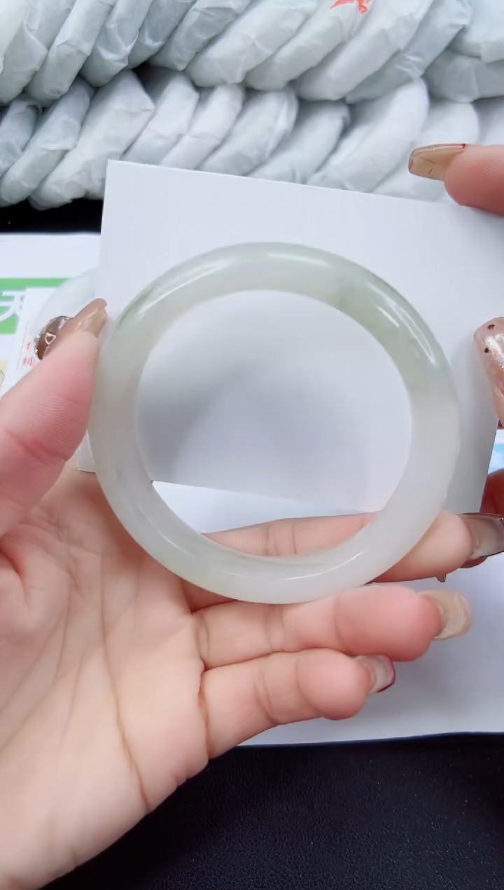 【闪购商品】石英质玉手镯未镶嵌170