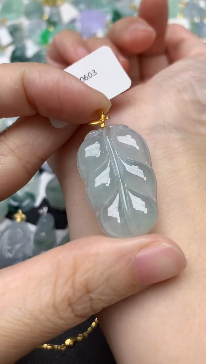 颈饰18K金镶嵌翡翠天然缅甸A货翡翠