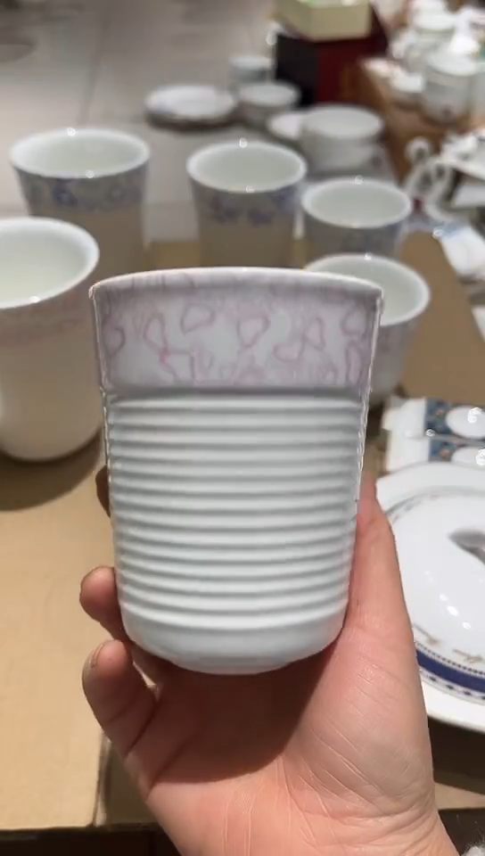 瓷中号保温杯1个