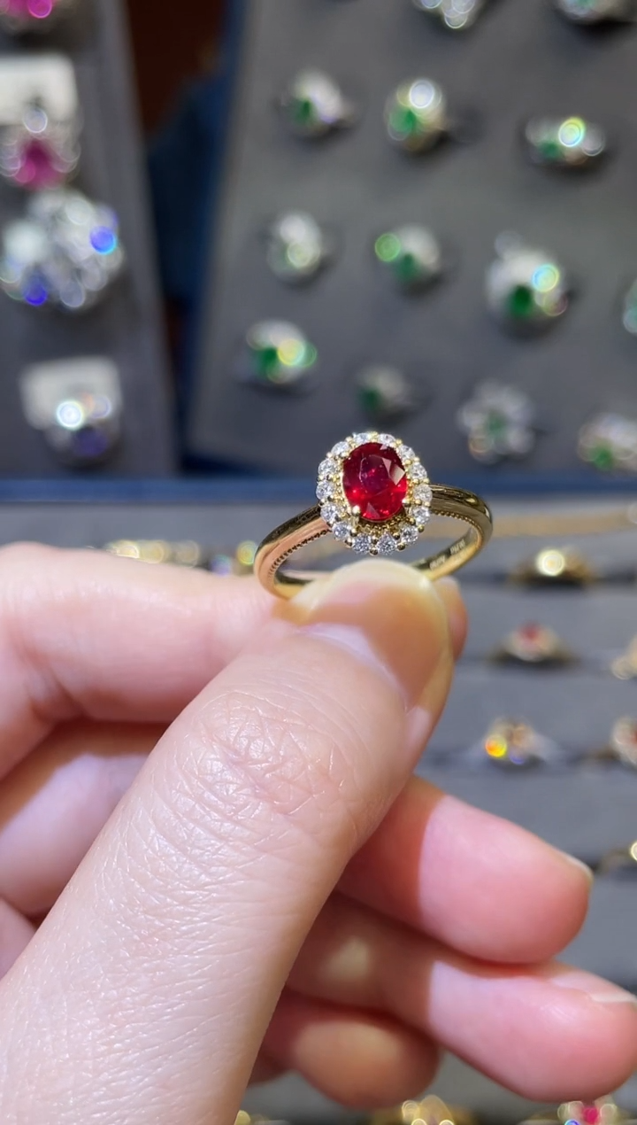 【闪购商品】红宝石戒指18K金镶嵌/无烧鸽血红/0.76ct