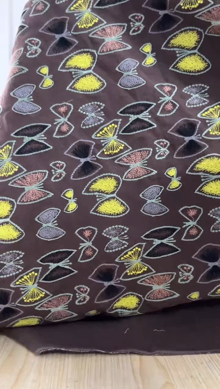 混纺厚麻棉蝴蝶绣花面料 1米价格