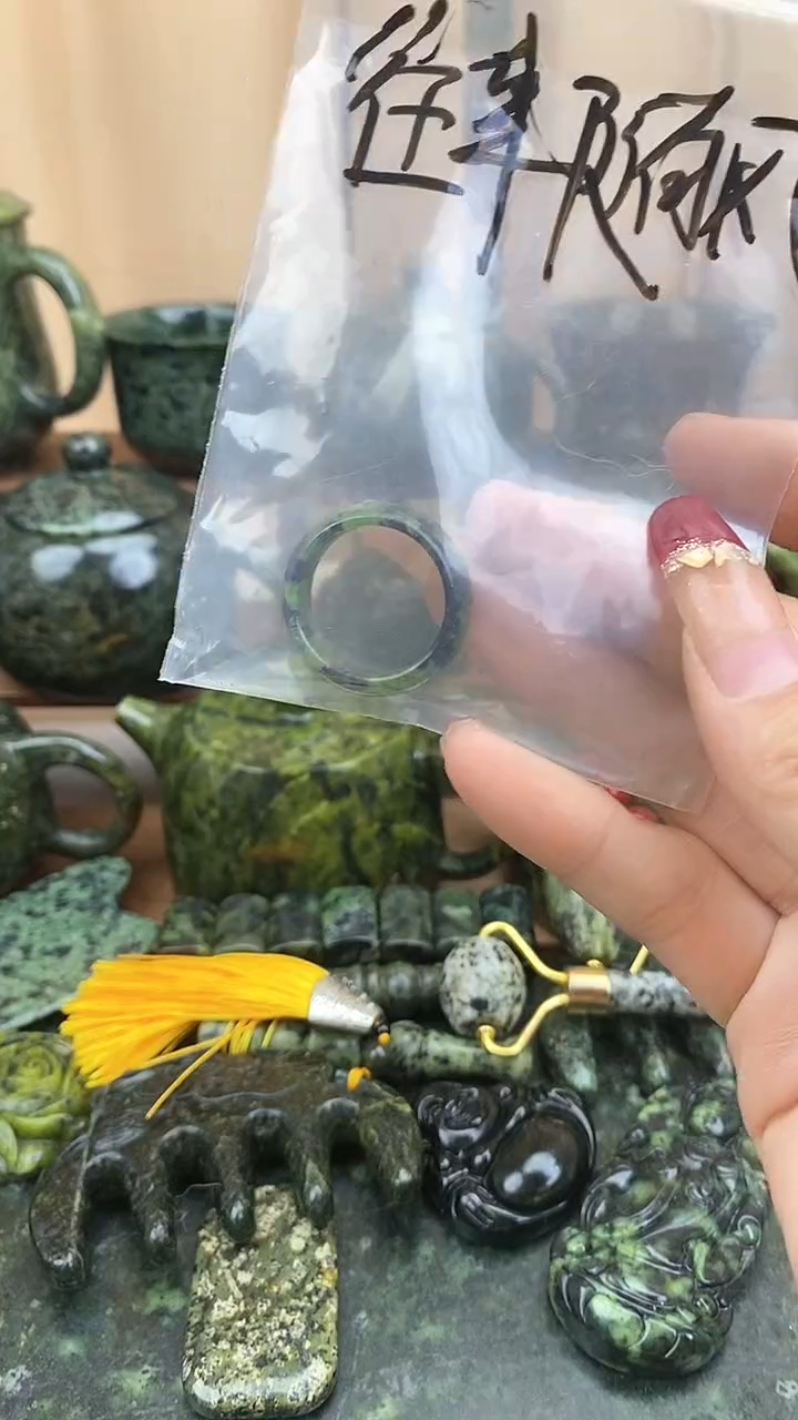 蛇纹石玉未镶嵌戒圈戒圈