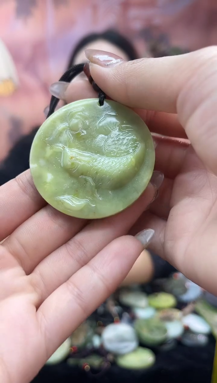 未镶嵌岫玉吊坠·