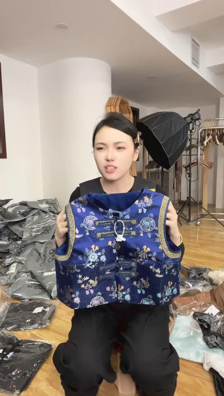 马甲  XL码     130斤