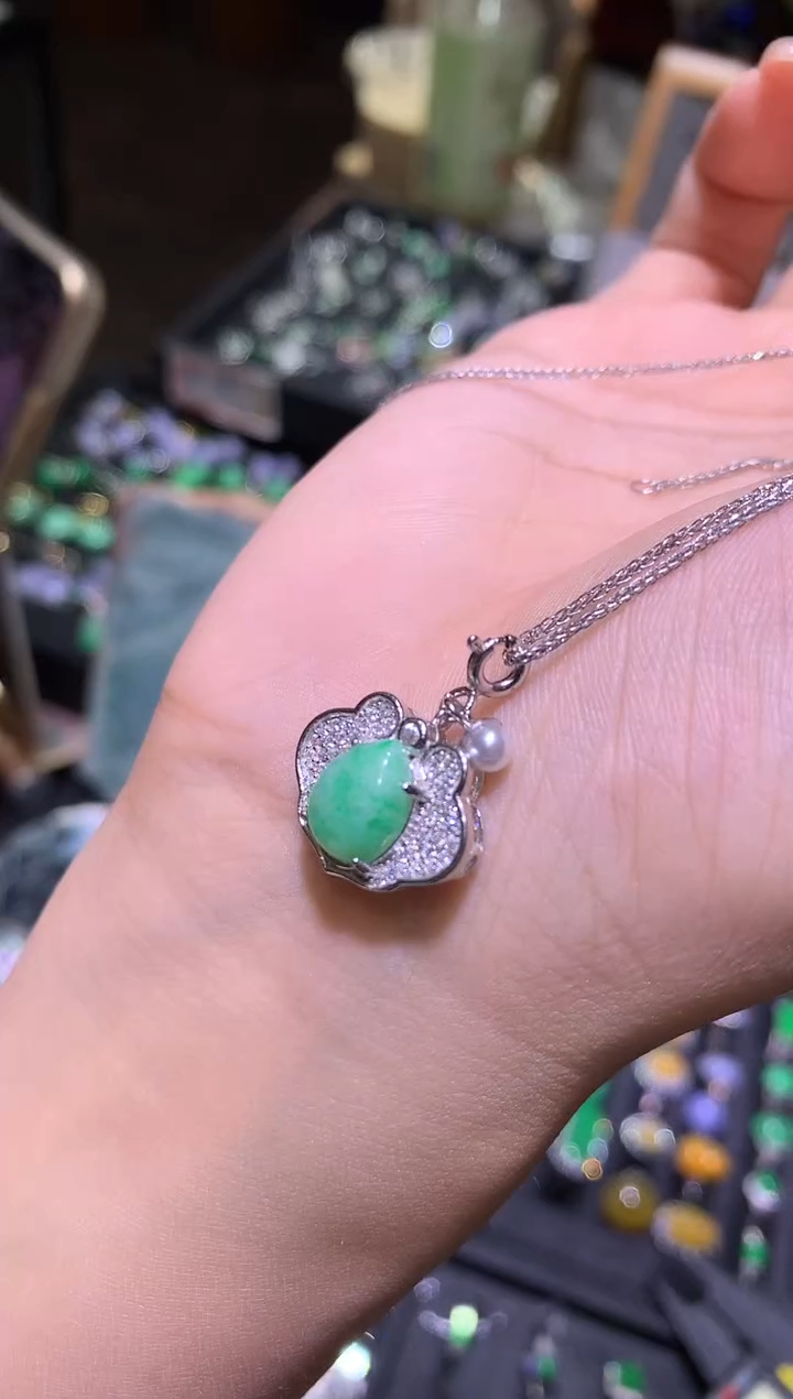 【闪购商品】翡翠吊坠(不含链)银S925镶嵌水滴