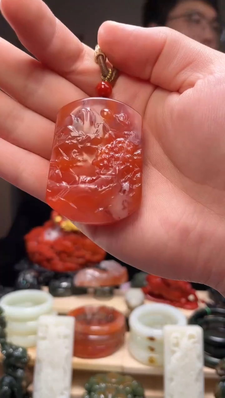 颈饰未镶嵌和田玉吊坠