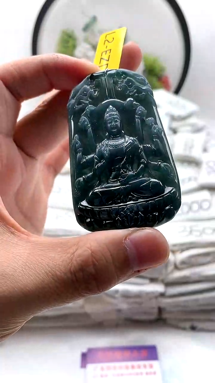 翡翠未镶嵌颈饰千手观音