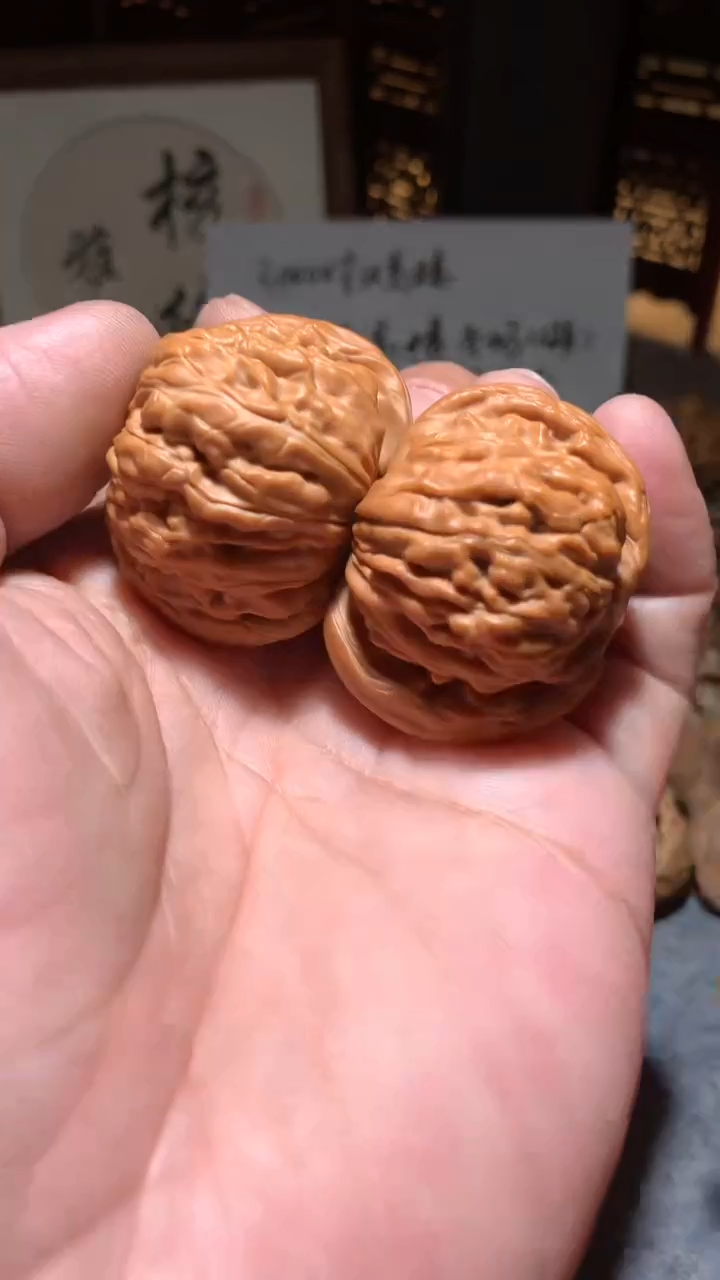 文玩核桃把件【核缘雅趣】40左右汉高楼，同尺寸随机发