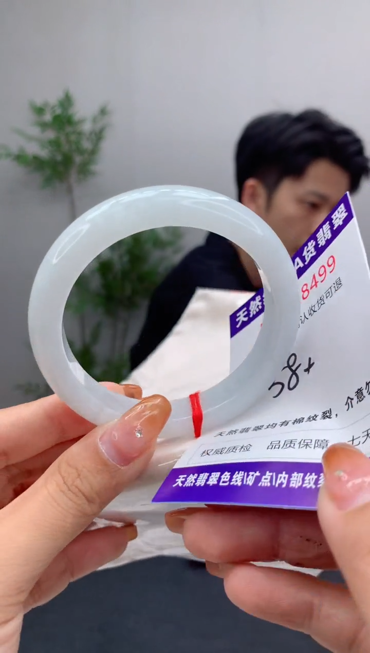 未镶嵌手镯翡翠有纹，完美者勿拍