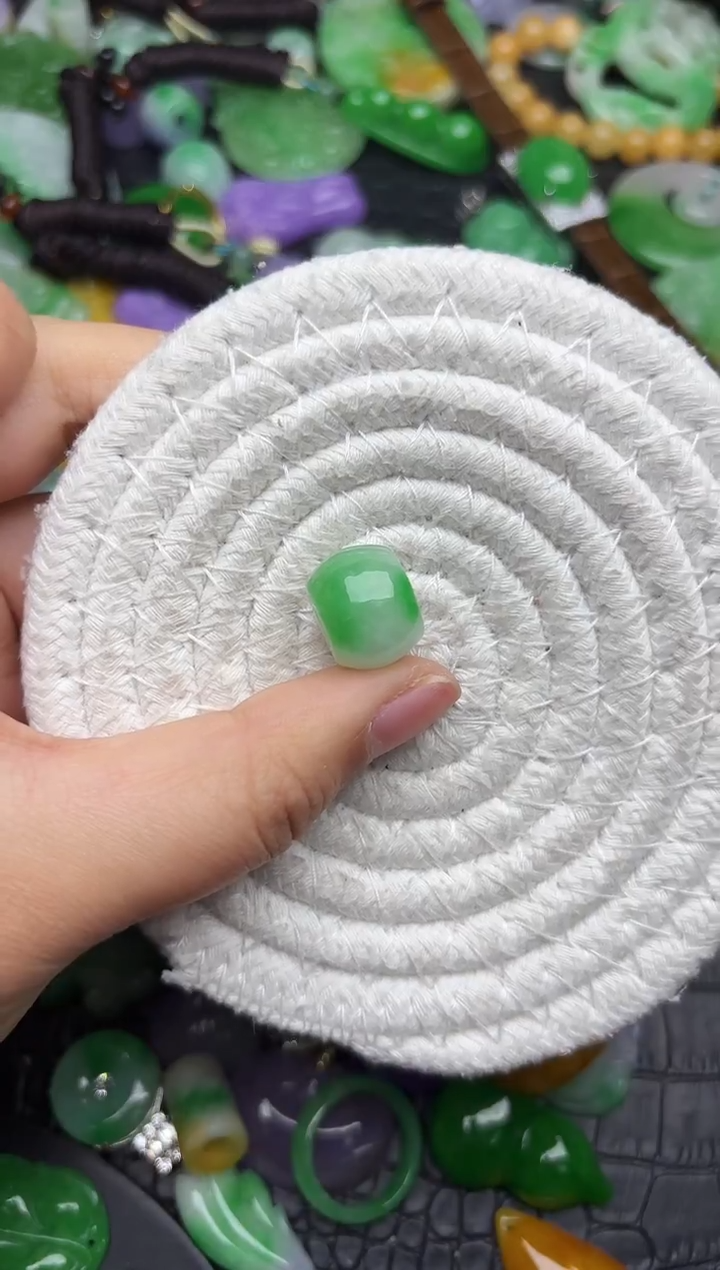 颈饰未镶嵌翡翠缅甸翡翠吊坠