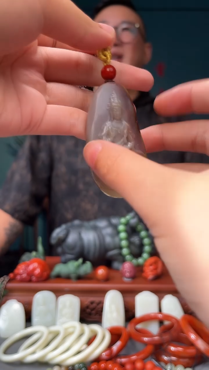 石英质玉未镶嵌颈饰吊坠