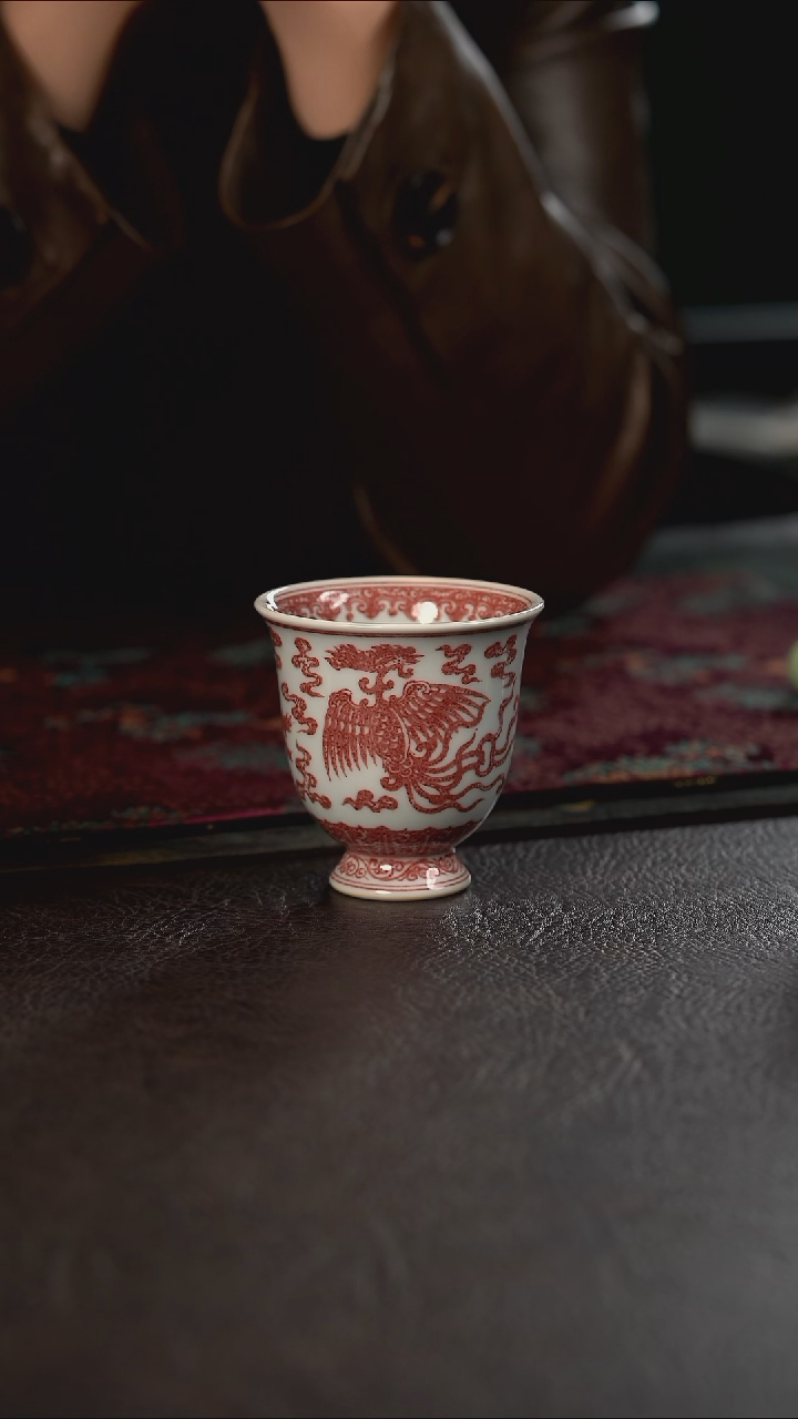 贵红窑釉里红凤纹高脚杯