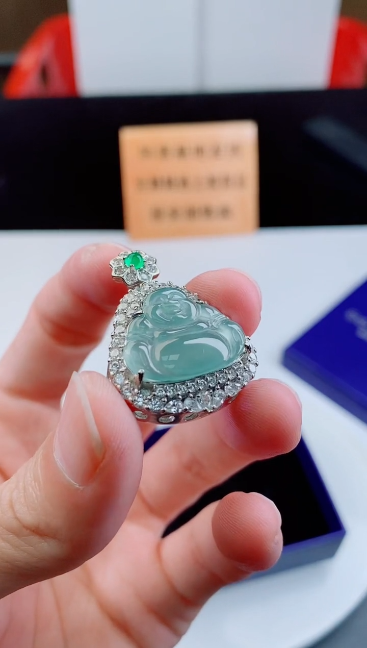 颈饰未镶嵌翡翠   