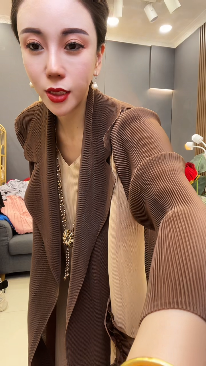 聚酯纤维（涤纶）咖色