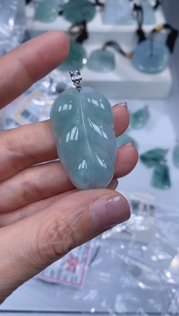 颈饰银S925镶嵌翡翠吊坠