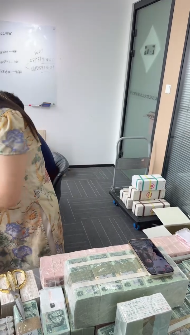 龙凤胎对捆 千张连号 01+05 无47狮子6