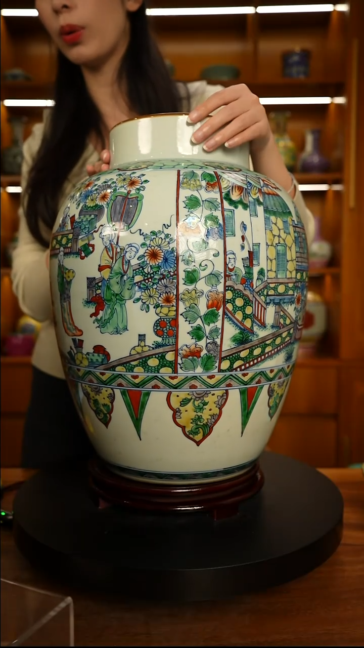 仿清瓷斗彩园林侍女图罐一只