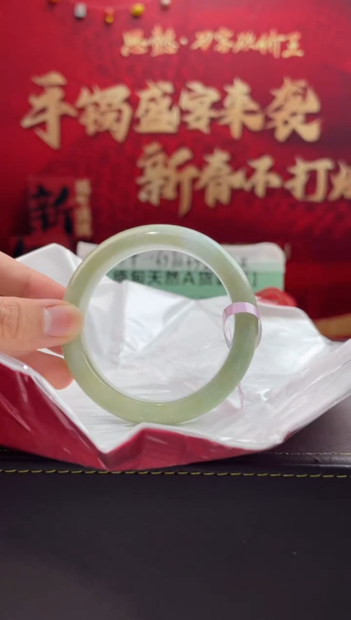 【闪购商品】翡翠手镯未镶嵌19翡翠手镯（微瑕）