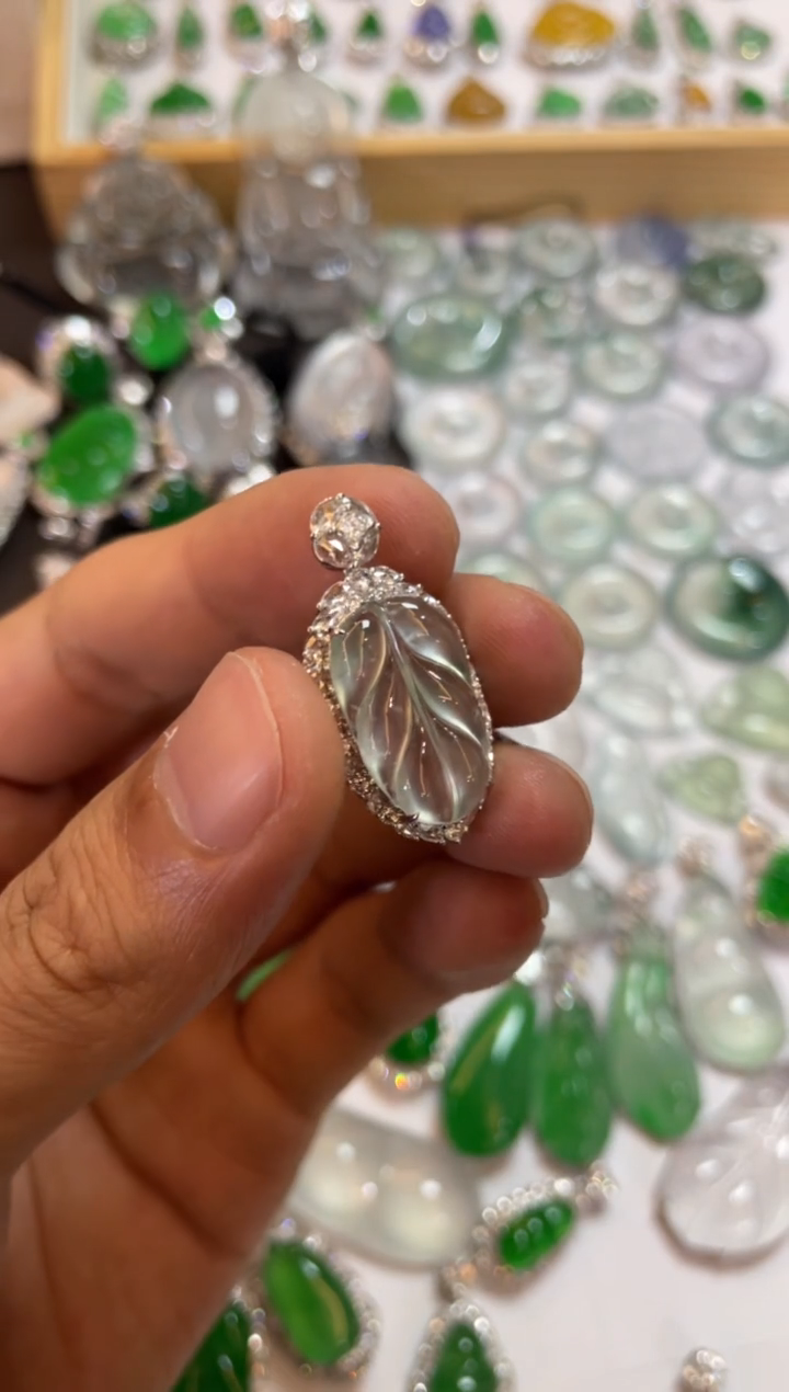 【闪购商品】翡翠吊坠(不含链)18K金镶嵌叶子