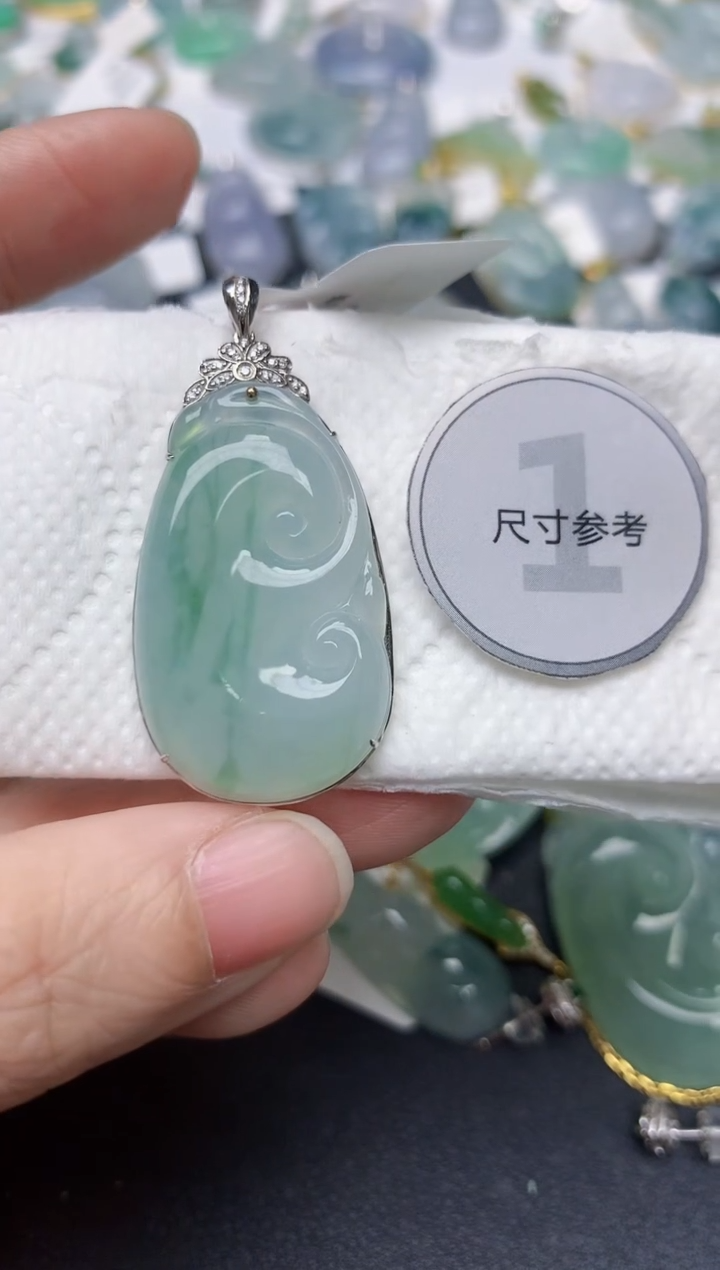 颈饰18K金镶嵌翡翠天然缅甸A货翡翠